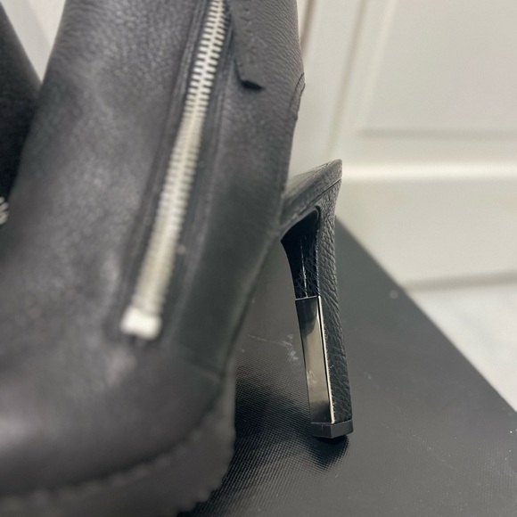 NIB DKNY Malia Pebbled Leather Zip Up Platform Stiletto Bootie size 7.5 - Picture 3 of 4